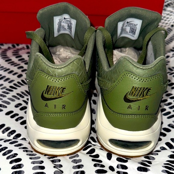 Nike Women's Air Max⭐️ - Picture 3 of 6